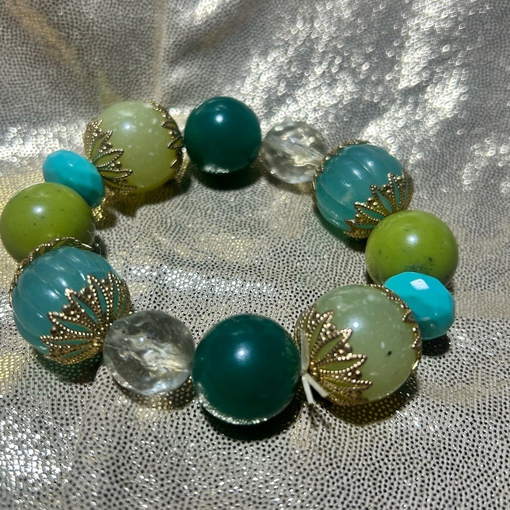 ❤️Vintage Chic Multicolor Beaded Bracelet with Gold Accents